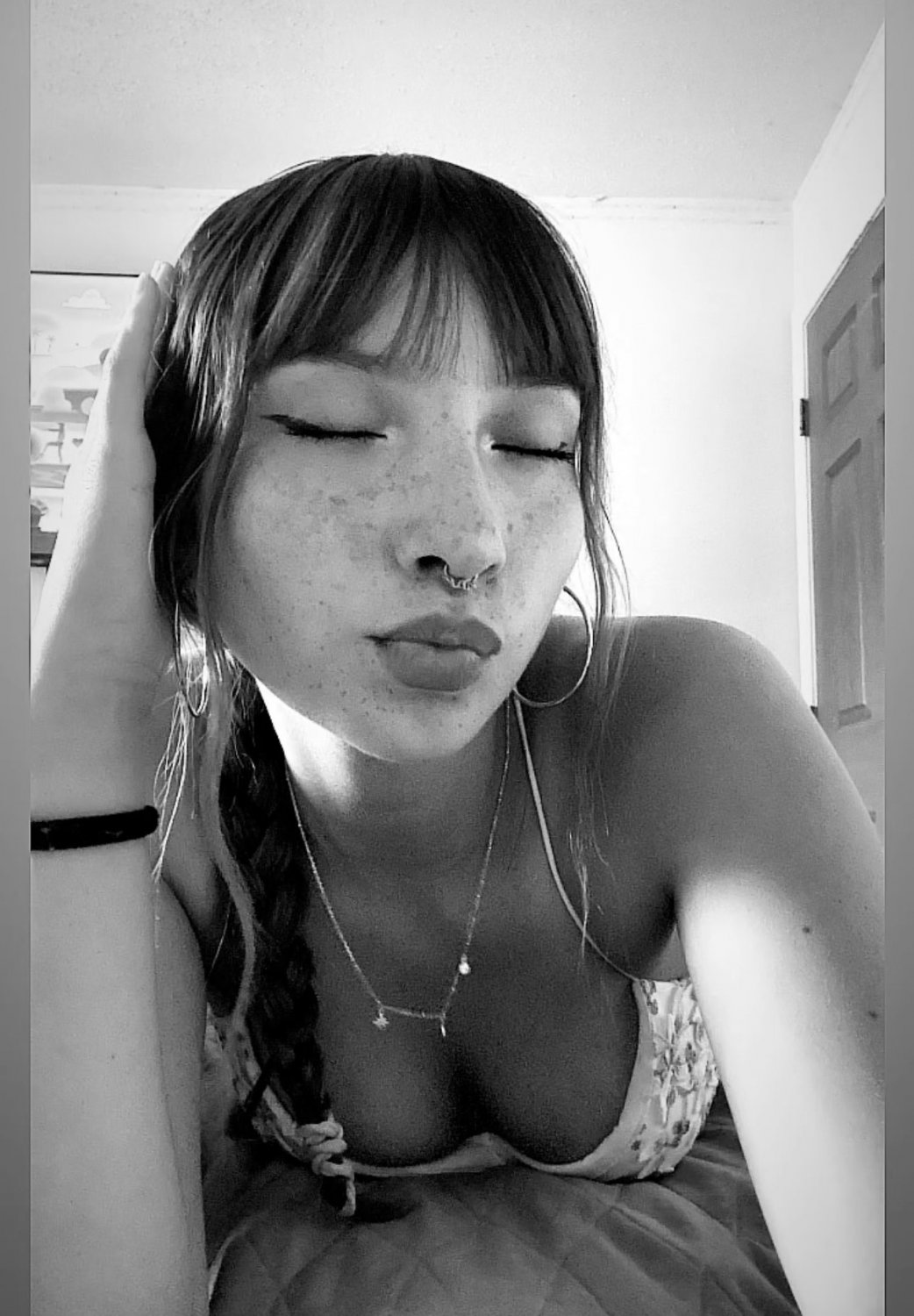 (REQUEST ME) anonymous sends friends gf , bbc bj and backshots #x99GCb02
