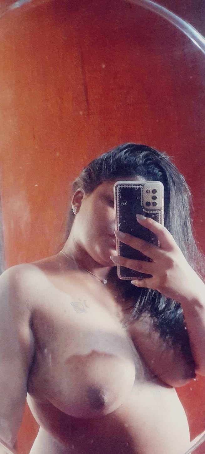 Peituda grávida no RJ mostra tetas cheias de leite #CEVbHJKV